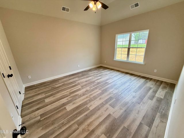 6334 Acorn Way, Walls, MS 38680