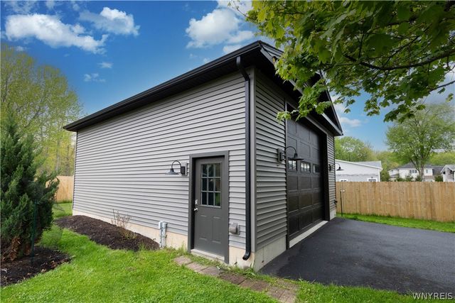 4950 East River Road, Grand Island, NY 14072