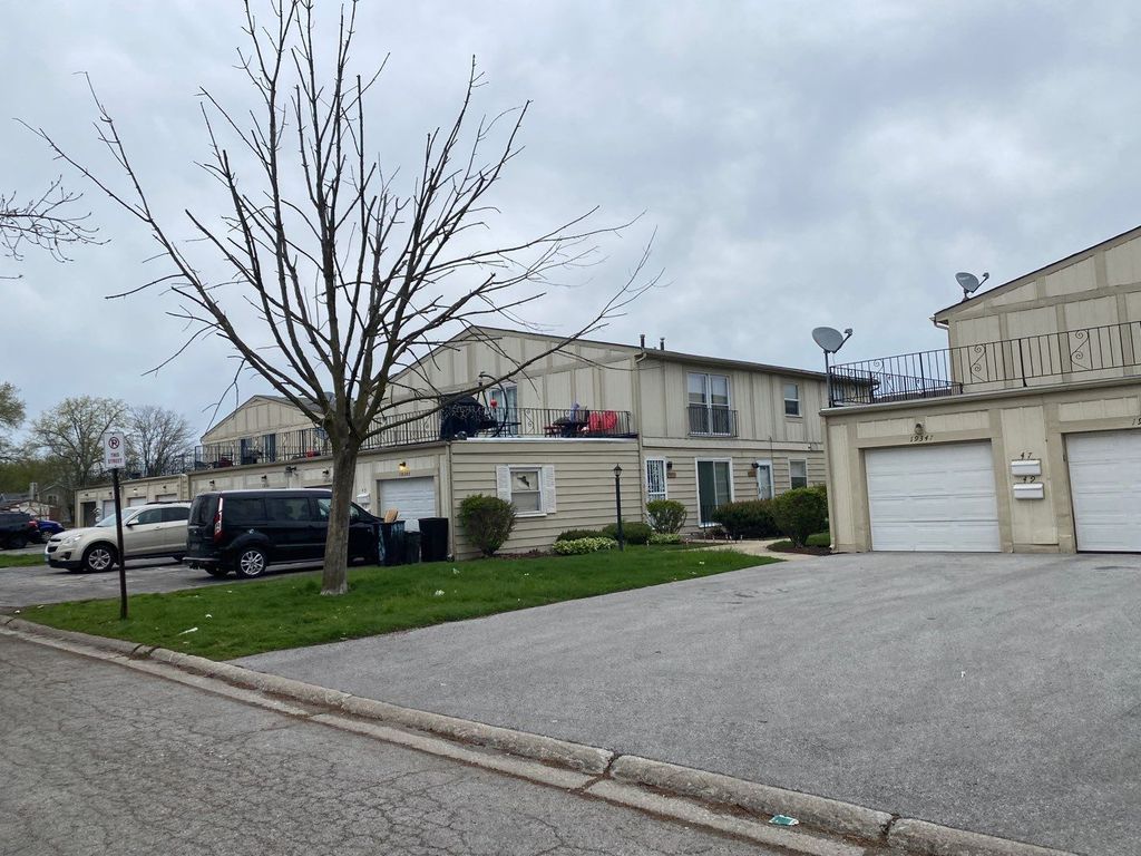 19345 Oak Avenue 11, Country Club Hills, IL 60478