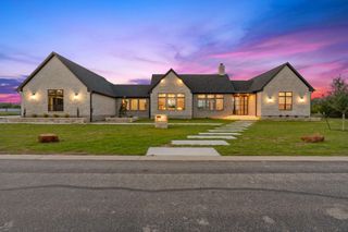 501 Rawhide LN, Florence, TX 76527