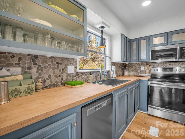 456 Youngs Mountain Drive, Lake Lure, NC 28746