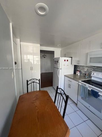 920 NE 199th St 4S, Miami, FL 33179