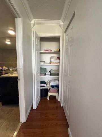 920 NE 199th St 4S, Miami, FL 33179