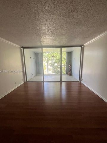 920 NE 199th St 4S, Miami, FL 33179