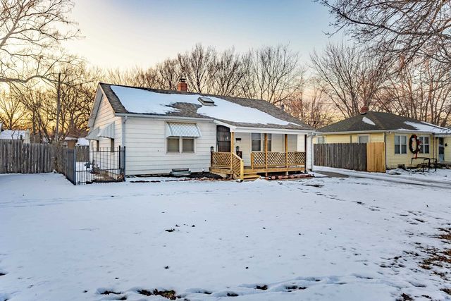 2327 S Greenwood St, Wichita, KS 67211