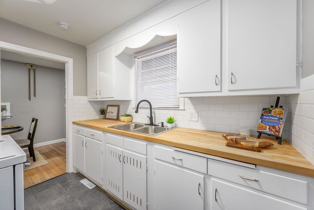 2327 S Greenwood St, Wichita, KS 67211