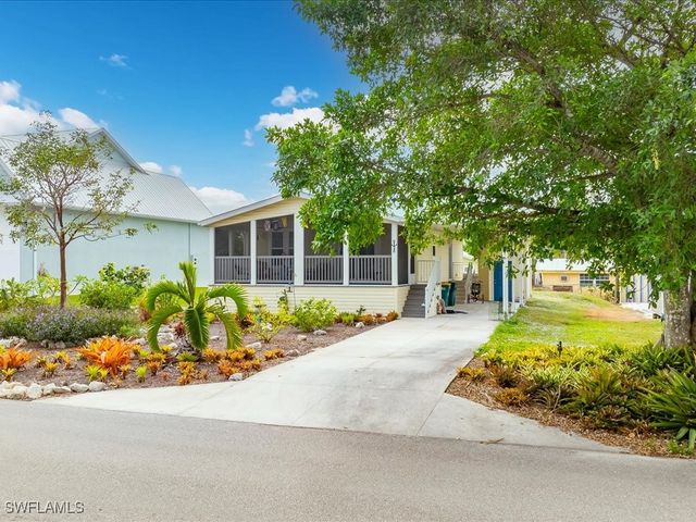340 Pear Tree AVE, Goodland, FL 34140