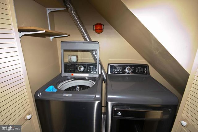 419 DAVIS AVE SW, Leesburg, VA 20175