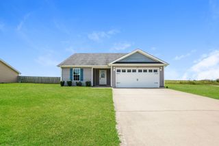 201 Bob White Trl, Oak Grove, KY 42262