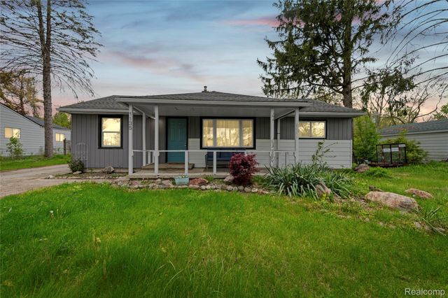 1135 Quinif Drive, Walled Lake, MI 48390