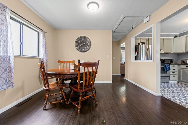 1135 Quinif Drive, Walled Lake, MI 48390