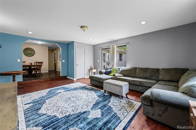 1135 Quinif Drive, Walled Lake, MI 48390