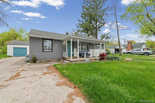 1135 Quinif Drive, Walled Lake, MI 48390