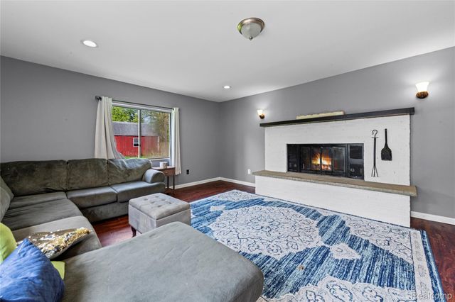 1135 Quinif Drive, Walled Lake, MI 48390