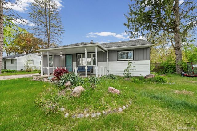 1135 Quinif Drive, Walled Lake, MI 48390