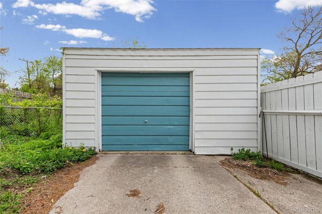 1135 Quinif Drive, Walled Lake, MI 48390