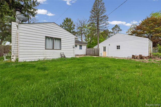1135 Quinif Drive, Walled Lake, MI 48390