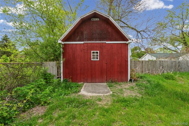 1135 Quinif Drive, Walled Lake, MI 48390