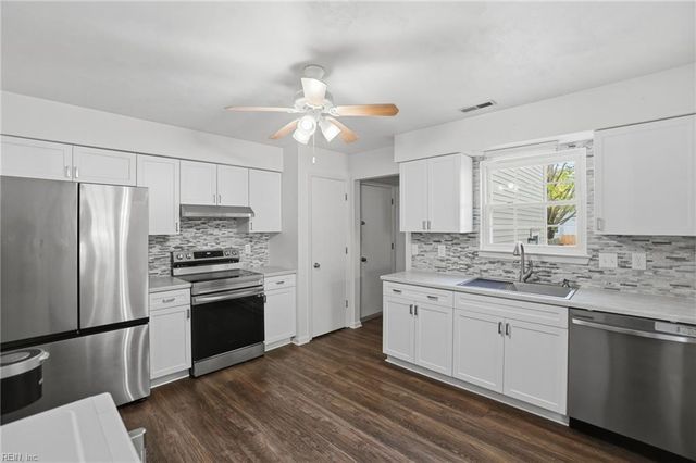 439 Willow Bend DR, Chesapeake, VA 23323