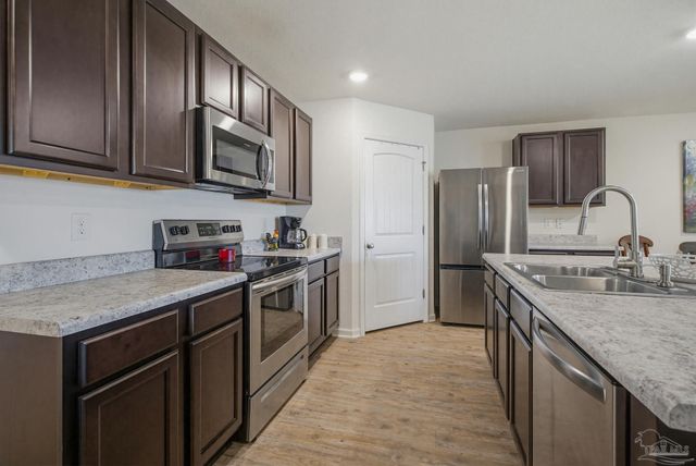 5768 Blackhorse Cir, Pensacola, FL 32526