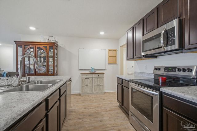 5768 Blackhorse Cir, Pensacola, FL 32526