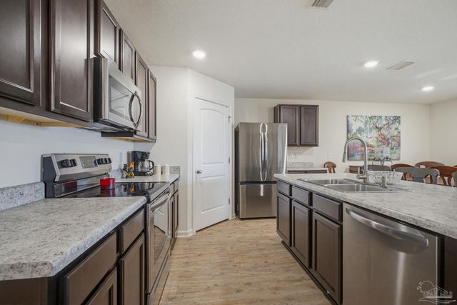 5768 Blackhorse Cir, Pensacola, FL 32526