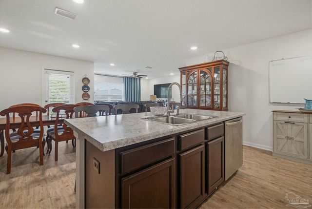 5768 Blackhorse Cir, Pensacola, FL 32526