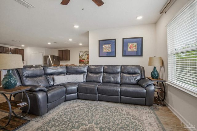 5768 Blackhorse Cir, Pensacola, FL 32526