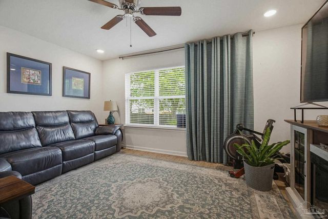 5768 Blackhorse Cir, Pensacola, FL 32526