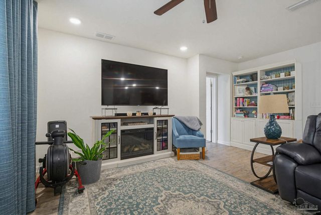 5768 Blackhorse Cir, Pensacola, FL 32526