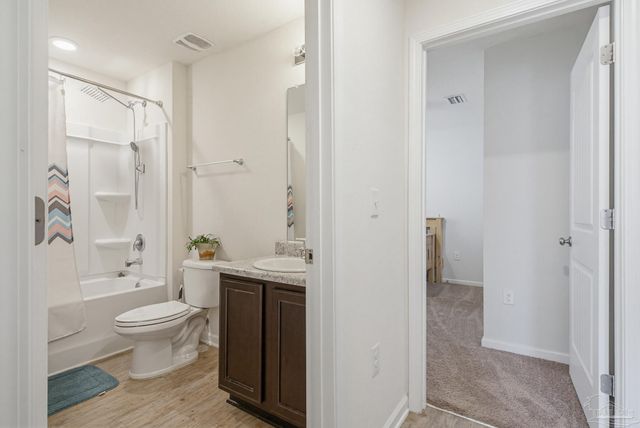 5768 Blackhorse Cir, Pensacola, FL 32526