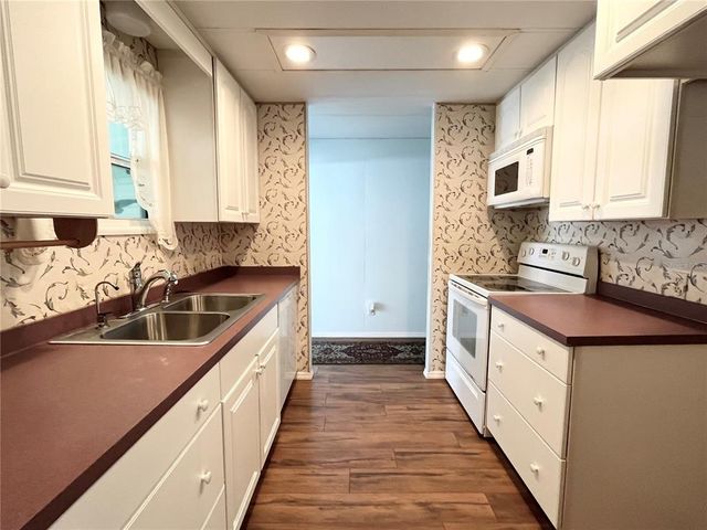 3221 SWEET BAY TERRACE, Sarasota, FL 34237