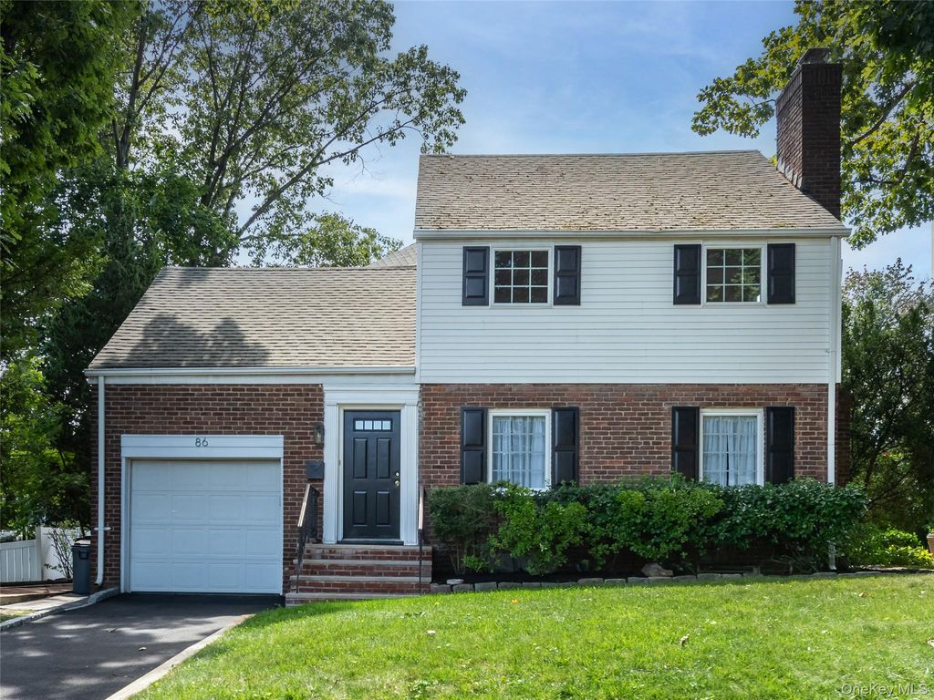 86 Dennis Street, Manhasset, NY 11030