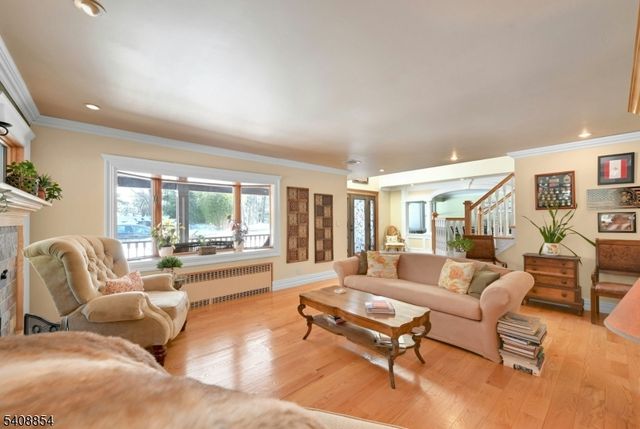 285 Chestnut Ridge Rd, Woodcliff Lake Boro, NJ 07677