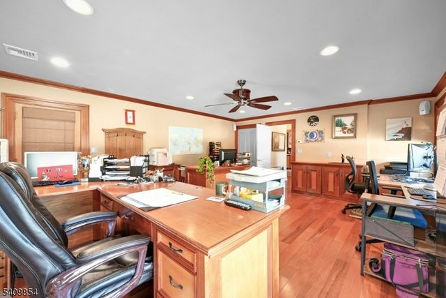 285 Chestnut Ridge Rd, Woodcliff Lake Boro, NJ 07677