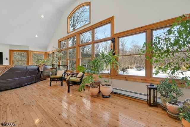 285 Chestnut Ridge Rd, Woodcliff Lake Boro, NJ 07677