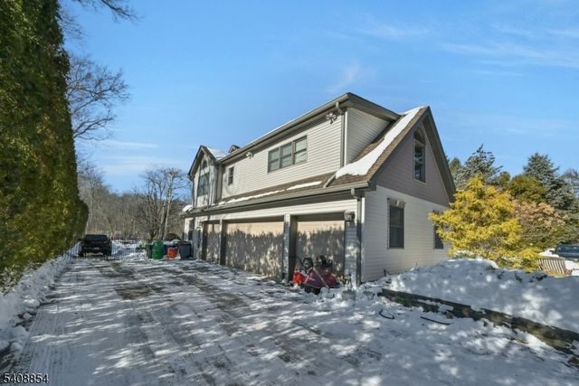 285 Chestnut Ridge Rd, Woodcliff Lake Boro, NJ 07677