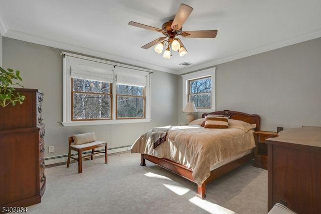 285 Chestnut Ridge Rd, Woodcliff Lake Boro, NJ 07677