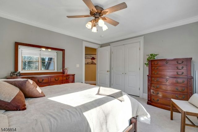 285 Chestnut Ridge Rd, Woodcliff Lake Boro, NJ 07677