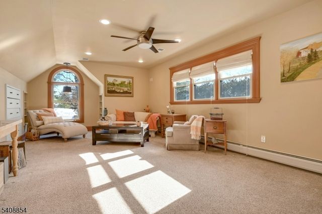 285 Chestnut Ridge Rd, Woodcliff Lake Boro, NJ 07677