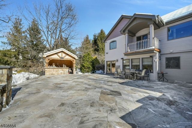 285 Chestnut Ridge Rd, Woodcliff Lake Boro, NJ 07677