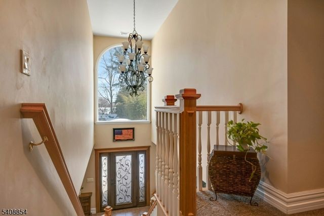 285 Chestnut Ridge Rd, Woodcliff Lake Boro, NJ 07677