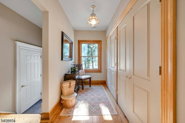 285 Chestnut Ridge Rd, Woodcliff Lake Boro, NJ 07677