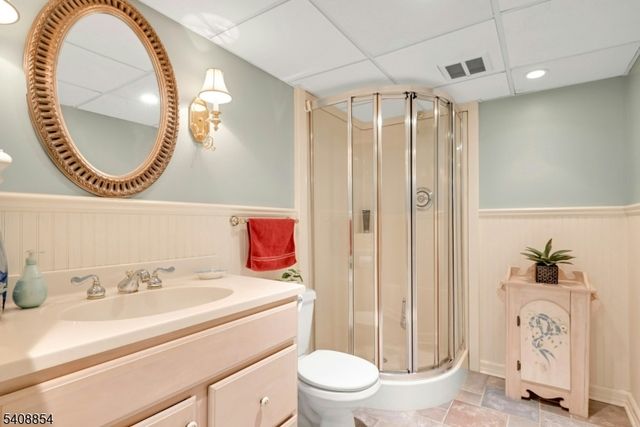 285 Chestnut Ridge Rd, Woodcliff Lake Boro, NJ 07677