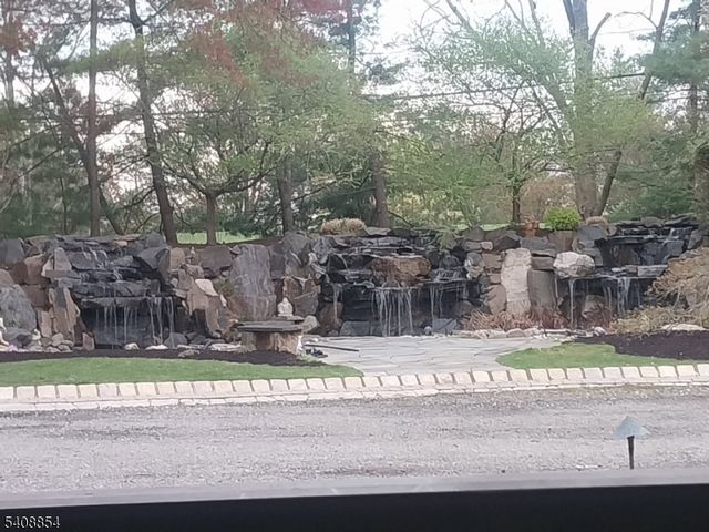 285 Chestnut Ridge Rd, Woodcliff Lake Boro, NJ 07677