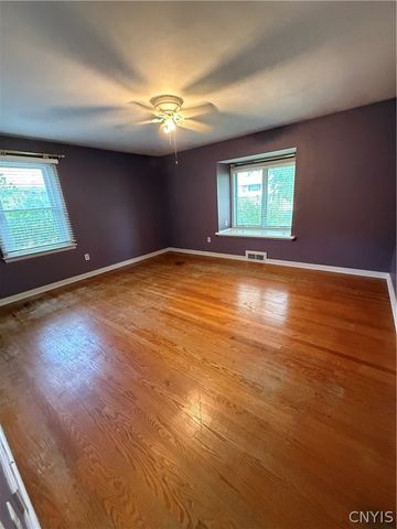 147 Century Dr, Geddes, NY 13209