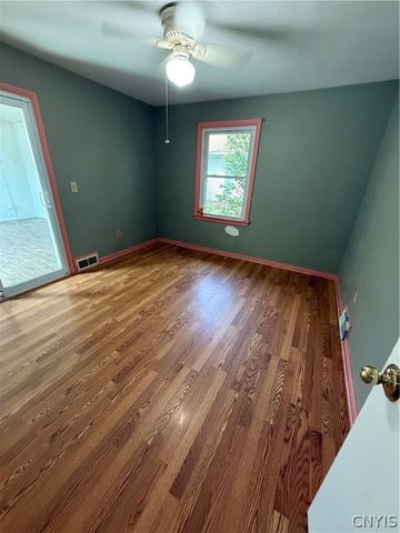 147 Century Dr, Geddes, NY 13209