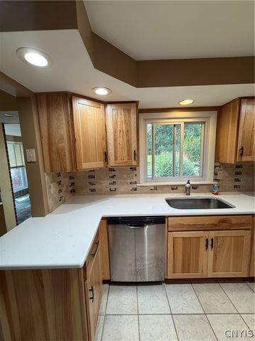147 Century Dr, Geddes, NY 13209