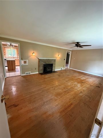 147 Century Dr, Geddes, NY 13209