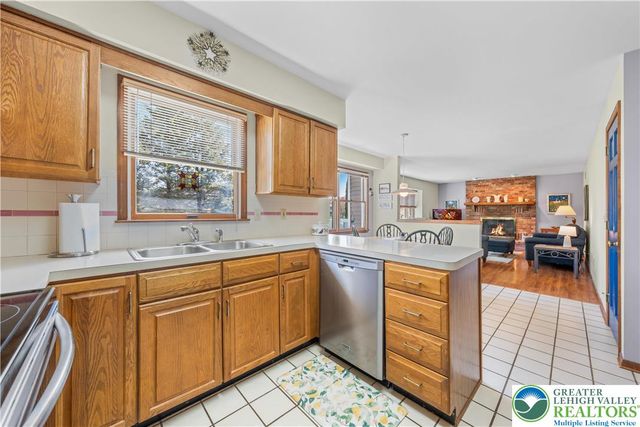 2725 Appian Way, Forks Twp, PA 18040